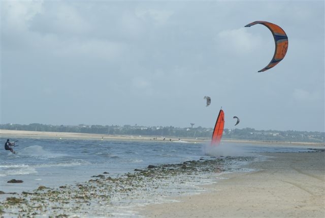  Sand yachting in the sleeve 